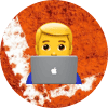 emoji travaillant sur un ordinateur